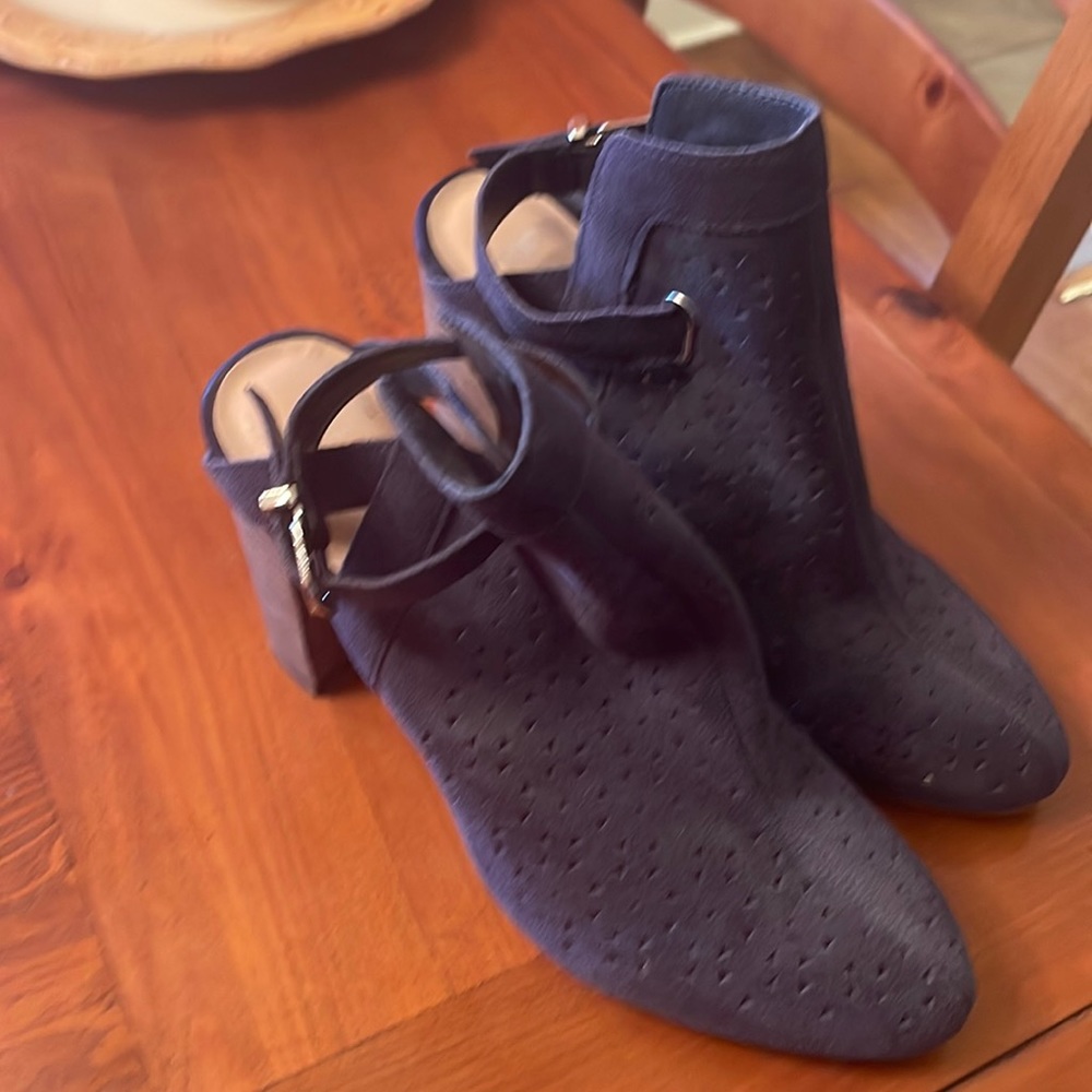 Blue heel by Crown Ivy. Good condition